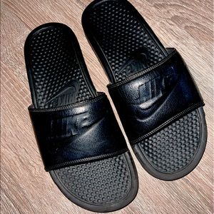 Nike Slides (Men Sz 11)